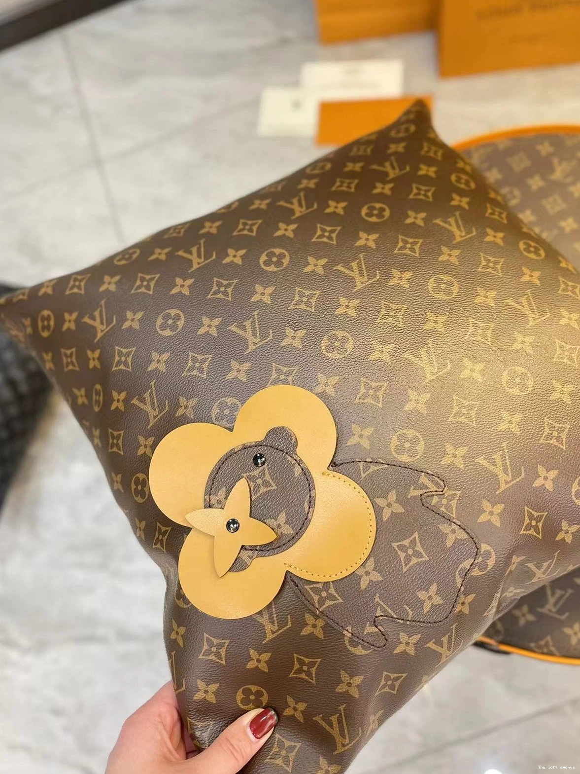 PILLOW LV VIVIENNE CUSTOM 0817